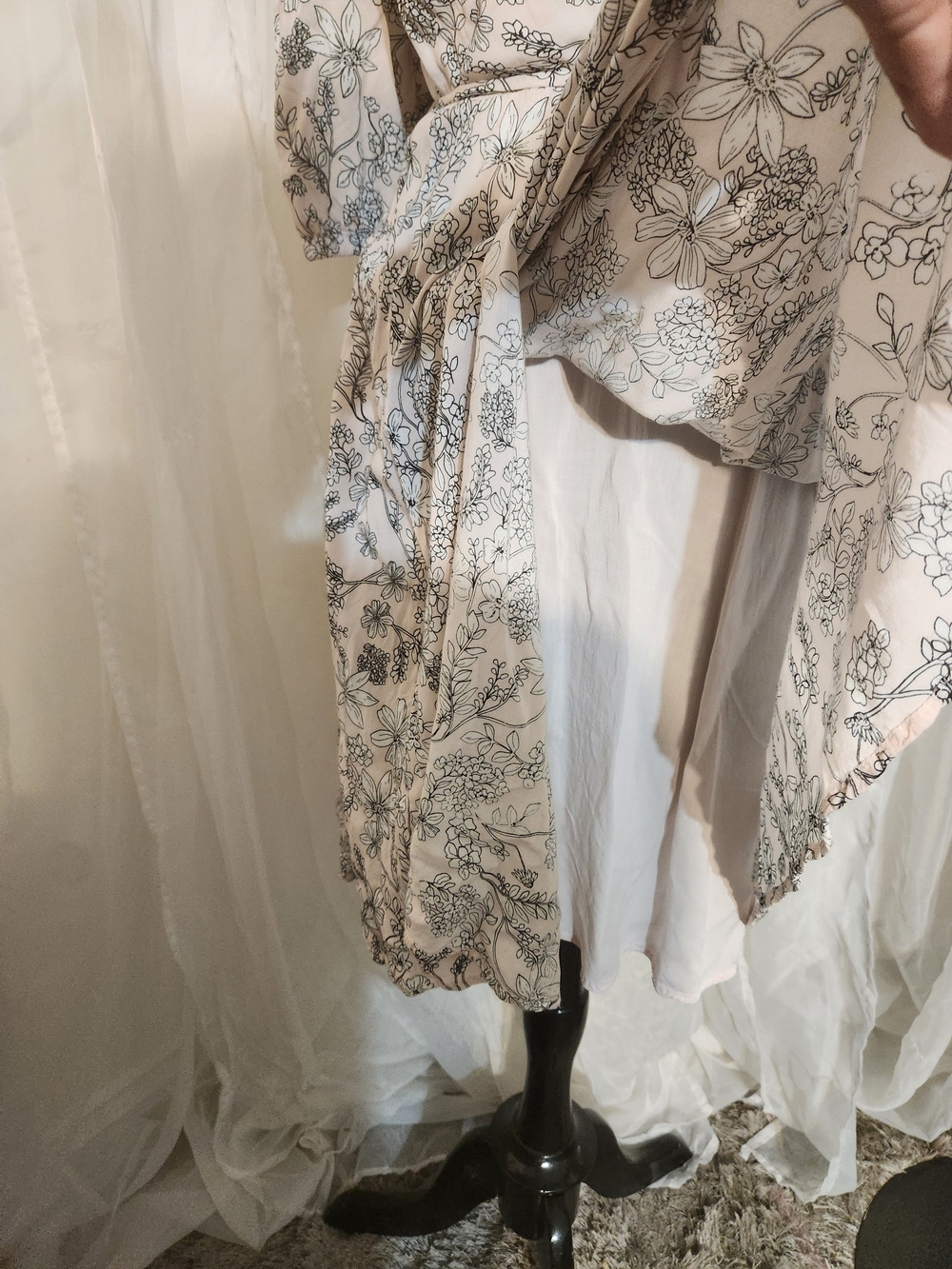 Calvin Klein Floral Wrap-Style Women’s Dress in Light Blush Sz 10 - Picture 7 of 14